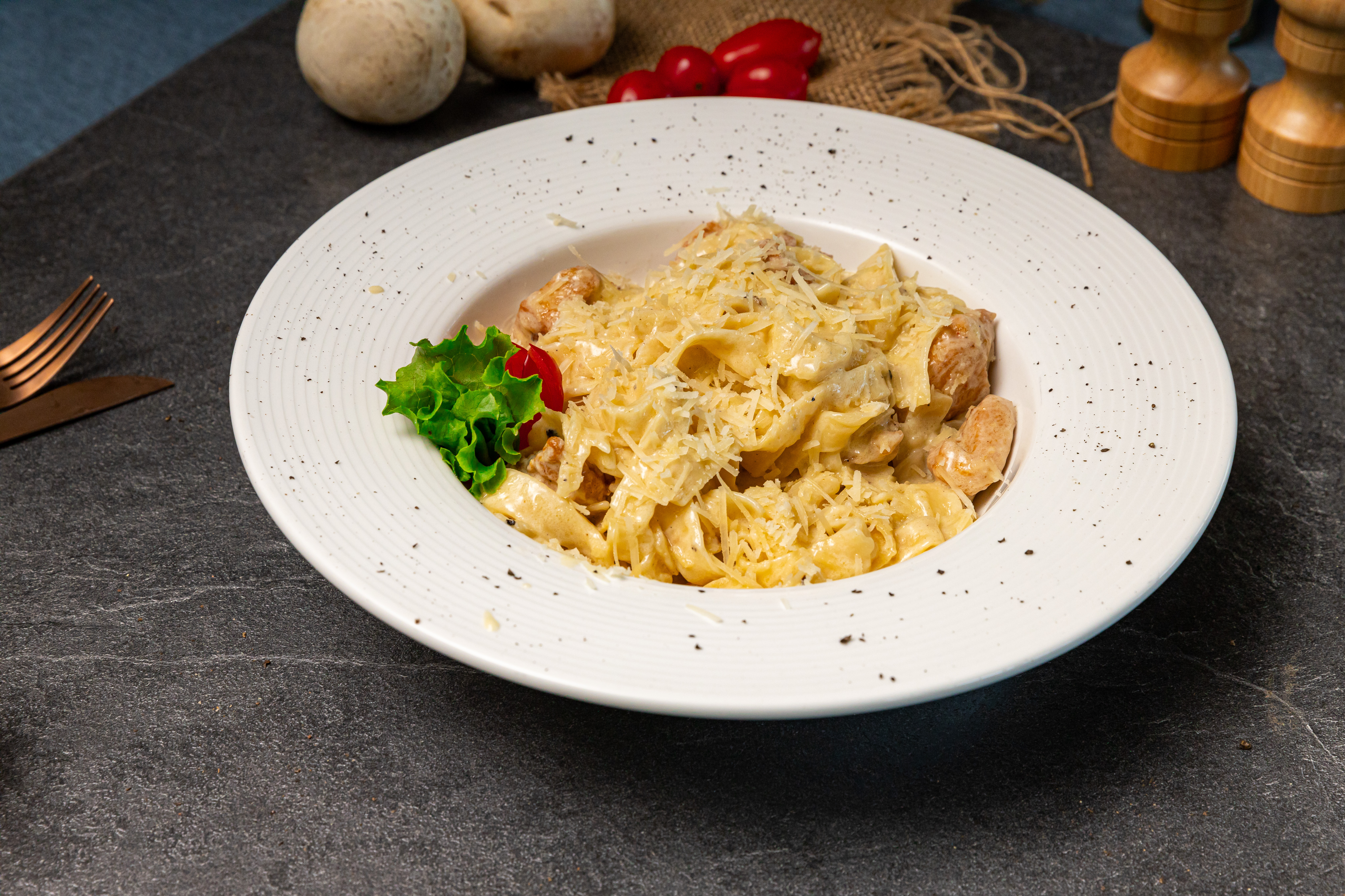 fettuchini_s_kuritsey_i_gribami